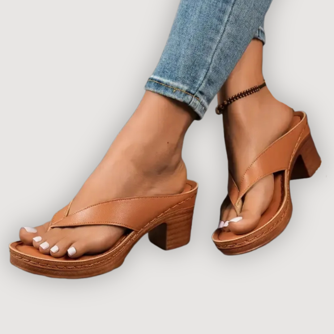 KAIA – CHIC HEELED SANDALS