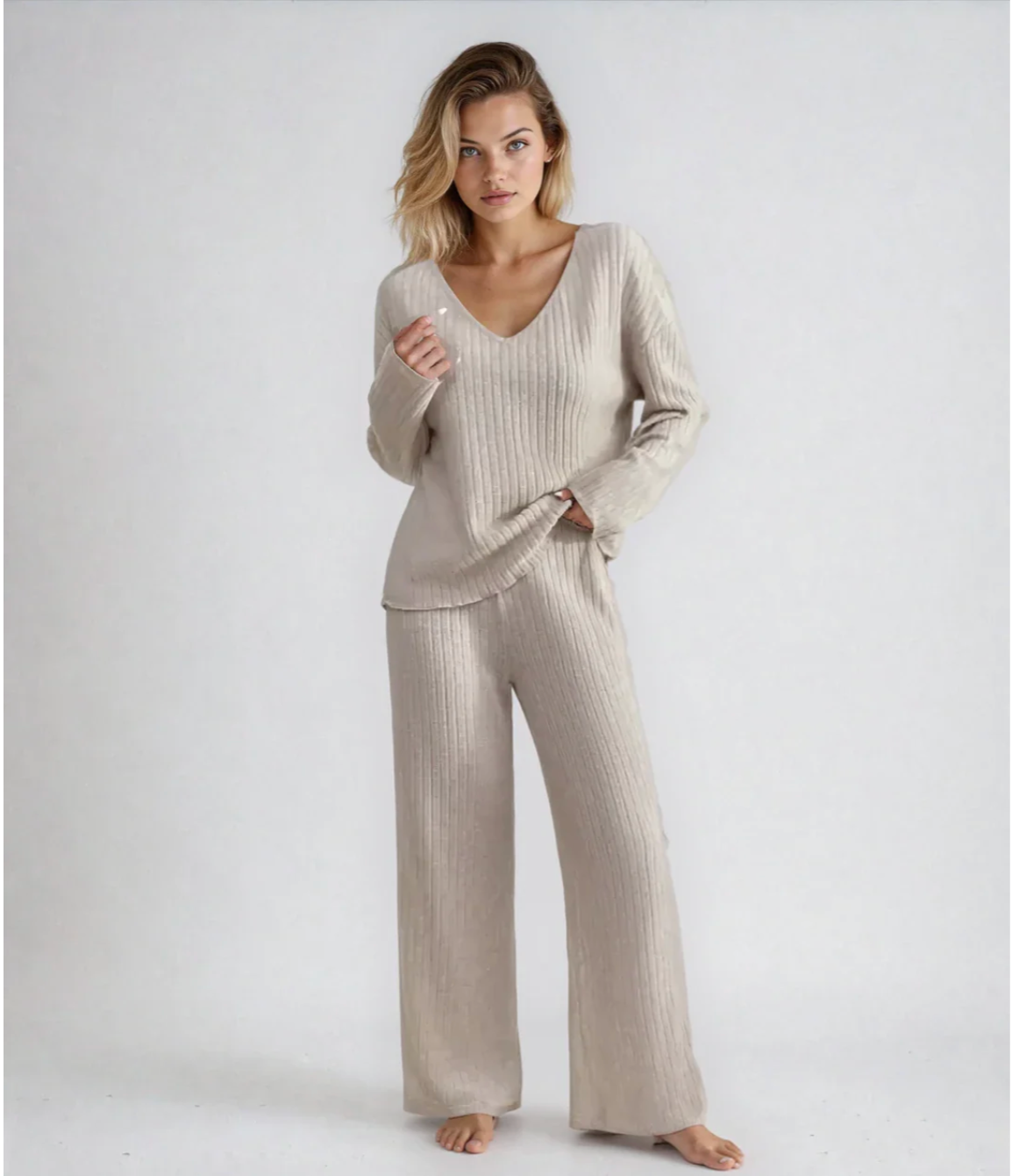 Vivienne – Dvoudílný set s rovnými kalhotami a topem s výstřihem do V