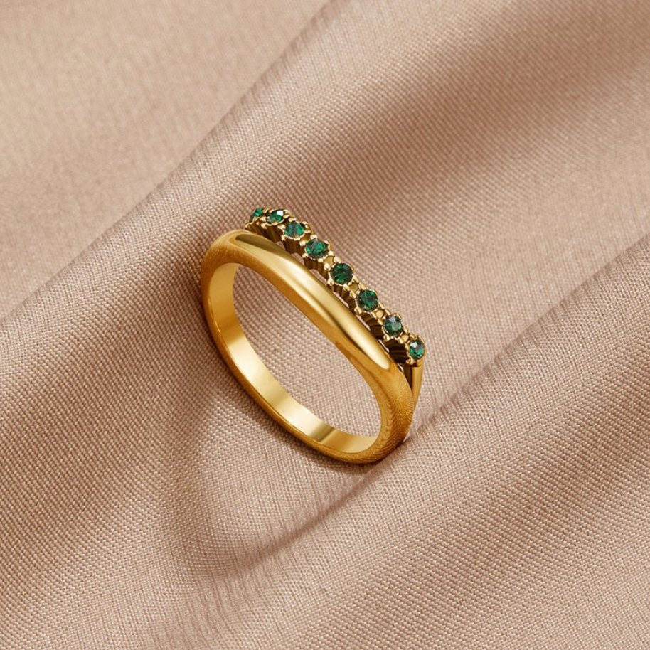MARY – EMERALD GREEN RING