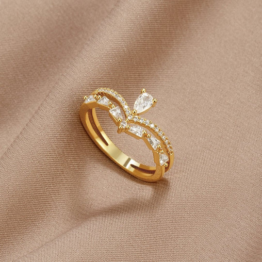 AURA – ELEGANT CRYSTAL RING
