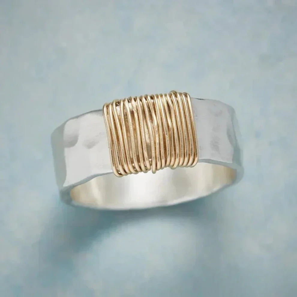 Lunari gold thread ring