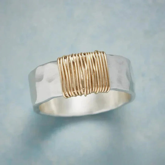 Lunari gold thread ring