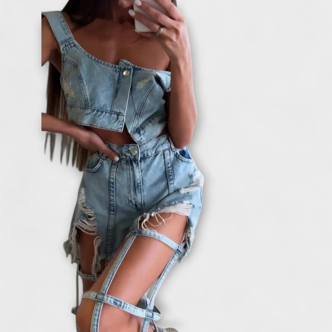 Gaia - Stylový světle modrý denimový crop top s detaily na ramínkách a setem roztrhaných šortek