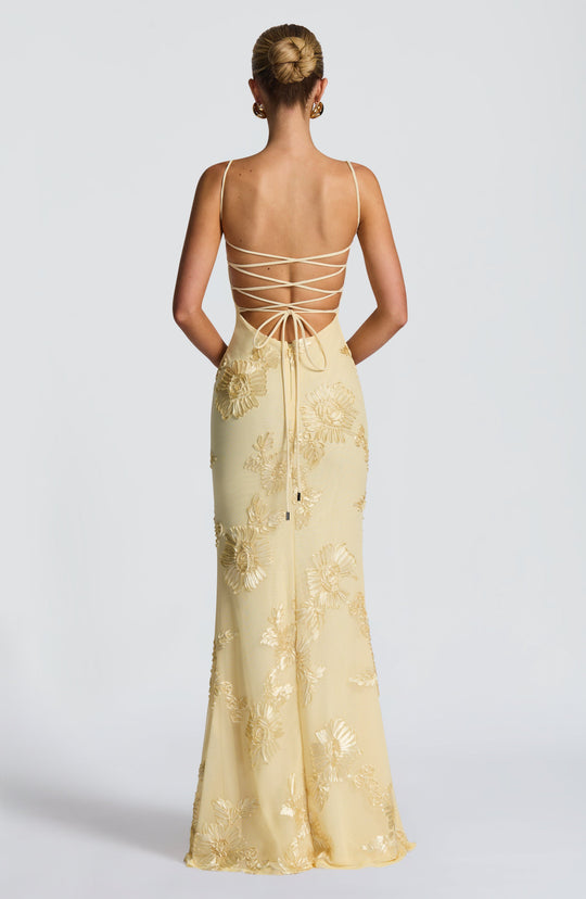 Elara | Structured elegance with exclusive details